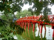 Озеро Возвращённого Меча (Хоан Кием). Красный мост / Lake of the Restored Sword (Hoan Kiem Lake). The red Bridge